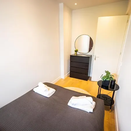 Quality 2 Bedroom Serviced 72m2 -vp2a- Rotterdam