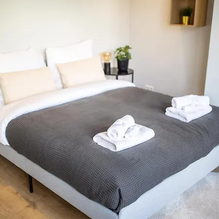 Quality 2 Bedroom Serviced 72m2 -vp2a- Rotterdam