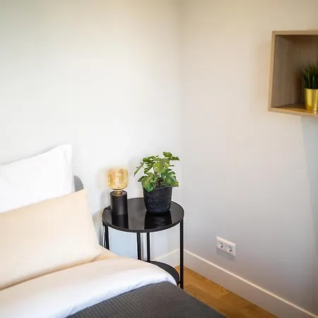 Apartment Quality 2 Bedroom Serviced 72m2 -vp2a-